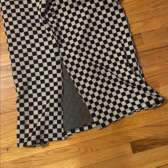 Dressed in Lala Checkered Skirt and Crop Top set size XL - Picture 9 of 9